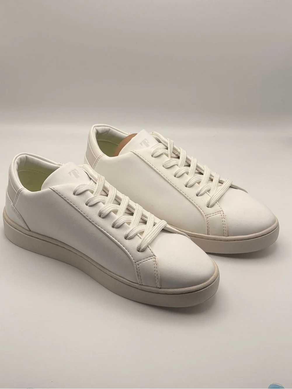 NWT Thousand Fell Womens 6.5 White Lace Up Vegan Low Top Sneakers Sustainable